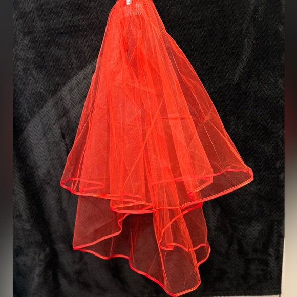 💕Red Bridal Wedding Veil. Two tiers.  Elaquent. - Picture 3 of 4